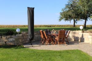 O grădină în afara Wohnung In Creglingen Mit Terrasse Und Garten