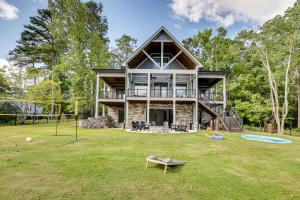 ミリッジビルにあるDock and Views Spacious Lake Sinclair Retreatの大家