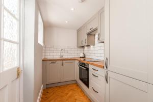 Nhà bếp/bếp nhỏ tại Trinity Garden Apartment - Margate Old Town