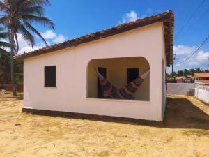 a small house with a window on the side of it at Aconchego Praia do Balbino in Cascavel