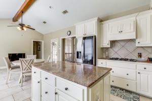 Galería fotográfica de Easy Access to I-10 Family Home in Prairieville! en Prairieville  17 fotos más