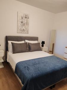 Ένα ή περισσότερα κρεβάτια σε δωμάτιο στο Apartman Nina