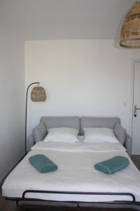 En eller flere senge i et værelse på Bella Vista - Appartement 1 chambre