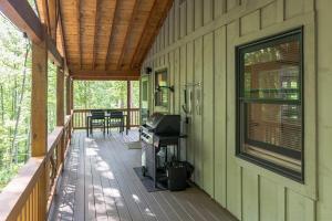 Gallery image of Bungalow, Lake Glenville, Amazing Views, & Sauna! in Cullowhee