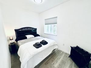 Postel nebo postele na pokoji v ubytování Paradise Suites Eagles Nest