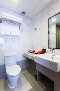 Phòng tắm tại Le Prabelle Hotel