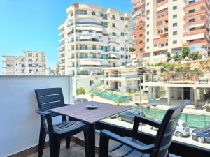 Bazén v ubytování DAK Suites nebo v jeho okolí