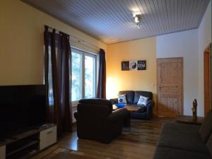 TV a/nebo společenská místnost v ubytování Cosy Apartment in Manderscheid with Balcony