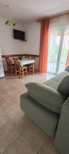 TV a/nebo společenská místnost v ubytování Zara Apartment