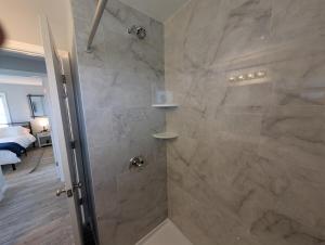 Ένα μπάνιο στο Relaxing River View Stay Renovated 3BR Home +24 φωτογραφίες
