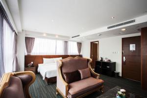 Khu vực ghế ngồi tại Le Prabelle Hotel