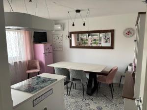 a kitchen with a table and chairs in a room at CasaWilli - Feriendomizil in Weisweil