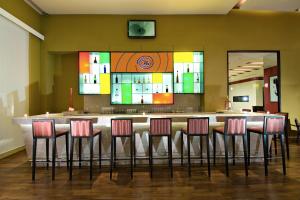 TV a/nebo společenská místnost v ubytování ibis Pune Viman Nagar - An Accor Brand