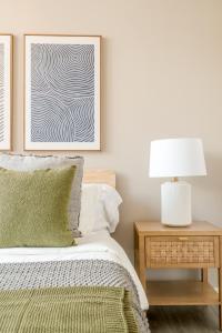 ニューヨークにあるChic NYC Stay Steps from Times Square with 2 bedroomのギャラリーの写真 +12枚の写真