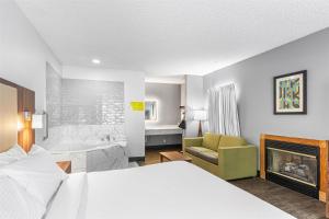 SureStay Hotel by Best Western Helen Downtown客房内的一张或多张床位