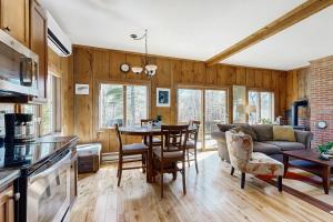 Gallery image of Mount Abram's Chalet in Greenwood +20 photos
