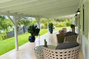 Κήπος έξω από το Magnifique villa piscine vue mer à 180
