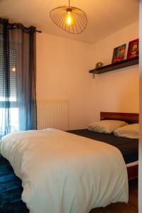 Katil atau katil-katil dalam bilik di Entire apartment for rent
