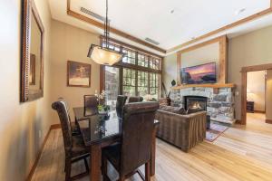 Χώρος καθιστικού στο Catamount Lodge 101 by East West Hospitality