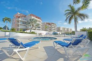 Πισίνα στο ή κοντά στο PANORAMIC VIEWS Stylish Modern Penthouse