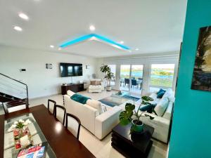 Μια τηλεόραση ή/και κέντρο ψυχαγωγίας στο PANORAMIC VIEWS Stylish Modern Penthouse