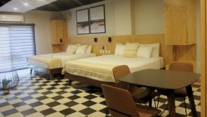 Postel nebo postele na pokoji v ubytování Joint Boutique Hotel