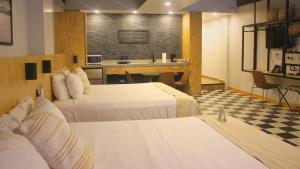 Postel nebo postele na pokoji v ubytování Joint Boutique Hotel