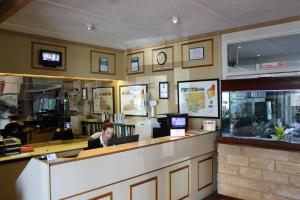 Pub eller bar på Hospitality Geraldton SureStay Collection by Best Western