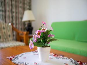 A seating area at Lovely Apartment near Seabeach