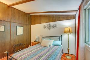 a bedroom with a bed and a window at 8 Mi to Crystal Mountain Peaceful Up North Home in Thompsonville