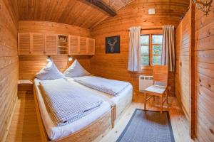a bedroom with a bed in a wooden cabin at Bergcottage in Neerdar