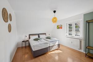 Krevet ili kreveti u jedinici u okviru objekta SCHUSTERjunge Homes I Zentrale Ferienwohnung I neu & modern I 3 Zimmer bis 6 Personen