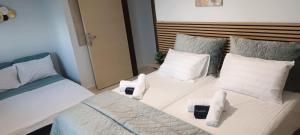 Ένα ή περισσότερα κρεβάτια σε δωμάτιο στο Theo Luxury Apartment