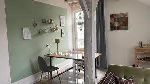 a dining room with a table and a window at Ferienwohnung Rosenholz in Butjadingen
