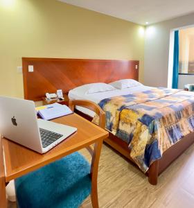 Postel nebo postele na pokoji v ubytování Hotel Esencia Suites