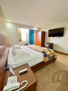 TV a/nebo společenská místnost v ubytování Hotel Esencia Suites