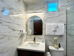 Φωτογραφία από το άλμπουμ του Condado Laguna Villa w Pool 5 Bd 3 Ba - Generator στο Σαν Χουάν