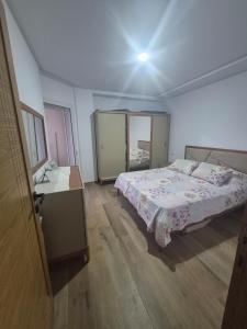 Giường trong phòng chung tại residence la fontaine