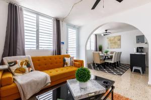 Φωτογραφία από το άλμπουμ του Stylish 3 Bed-2Bath with Pool & Solar Panels σε Santa Maria