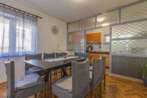 Kuchyňa alebo kuchynka v ubytovaní Apartment in Crikvenica 5611