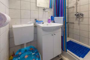 Kúpeľňa v ubytovaní Apartment in Crikvenica 5611 + 27 fotografií