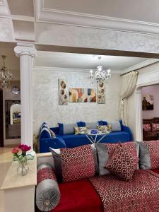 Χώρος καθιστικού στο Belle appartement Fnideq Vue sur mer proche de la plage et Ceuta +21 φωτογραφίες
