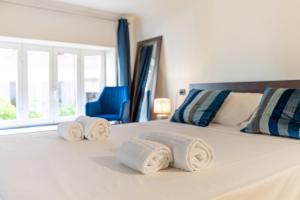a bedroom with a bed with towels on it at Milano Wellness Suite - Spa, Sauna & Gym Experience in Milan
