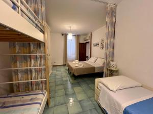 Postel nebo postele na pokoji v ubytování La Casa Ocra Suite