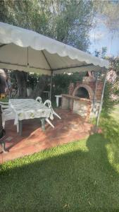 a patio with a picnic table and an umbrella at Casa Vacanze Marcella in Palinuro