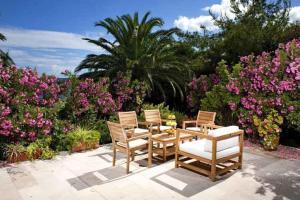 Vonkajšia záhrada v ubytovaní Unforgettable Orebic Retreat 8 Bedrooms Villa Peljesac Majestic Tranquil Oasis With Private Pool Breathtaking Adriatic Views