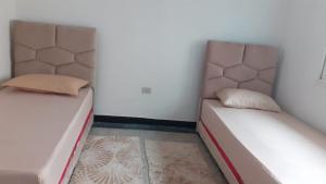 two beds sitting next to each other in a room at Le Grand Refuge des Lilas in Casablanca