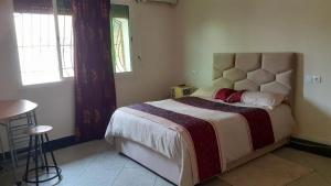 a bedroom with a large bed in a room at Le Grand Refuge des Lilas in Casablanca