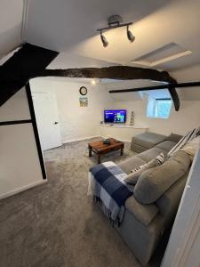 Televisyen dan/atau pusat hiburan di 1 Bedroom flat +4 gambar