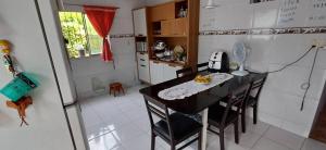 a kitchen with a table and chairs in a room at Casa na Cidade Nova in Ananindeua